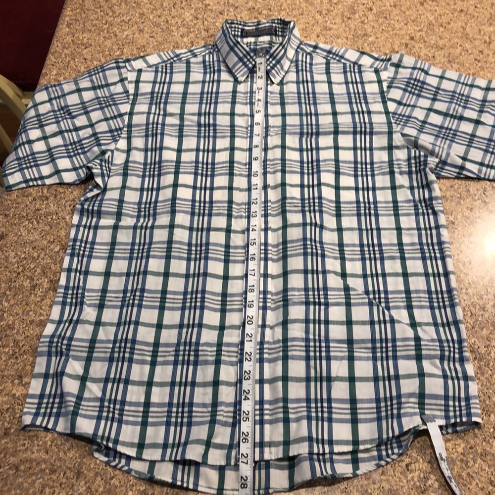 2 Men’s Medium Short Sleeve Button Down Shirts - Picture 10 of 10